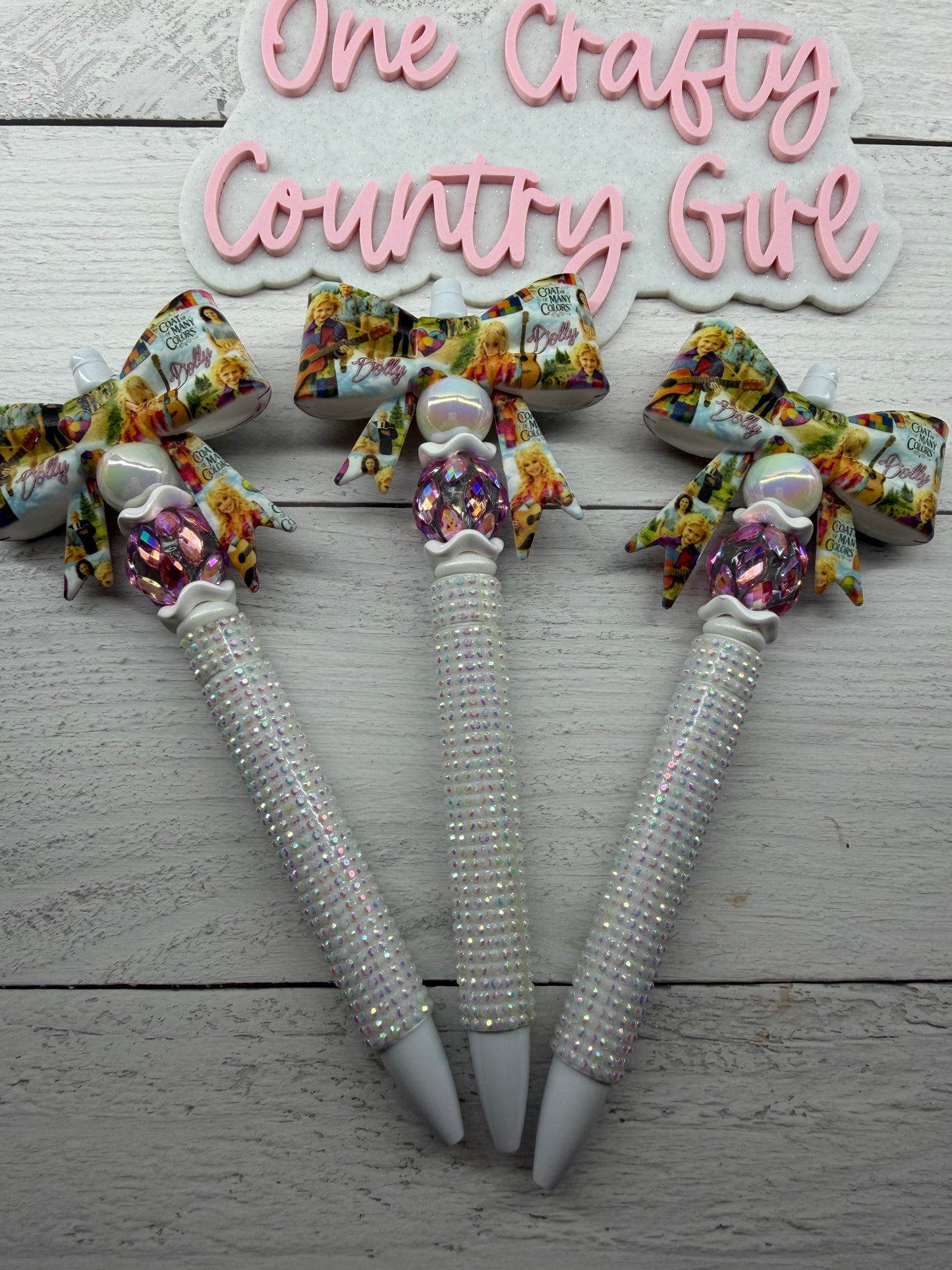 Coat of many colors bow on white plastic pen (dolly collection 1)